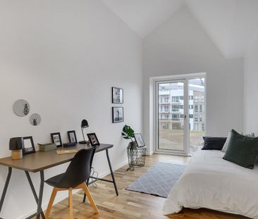 Lækkert 2-plans rækkehus med skønne terrasser og tilhørende p-plads - Foto 1