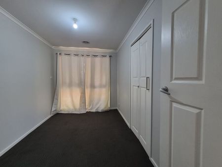 Spacious Single-Level Home with Pool & Alfresco Entertaining - Photo 5