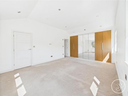 4 bedroom detached house to rent - Photo 5