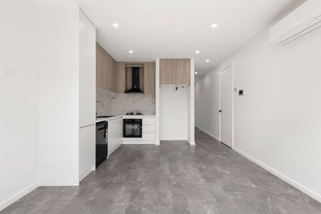 Modern Townhouse - Photo 4