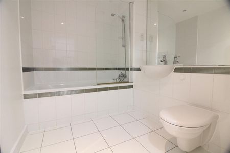 Eden Grove, London - Photo 3