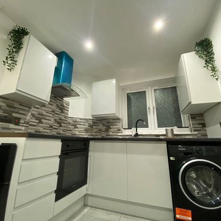 Room in a Shared Flat, Ladywell Road, SE13 - Photo 3