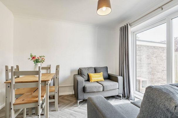 4 bedroom terraced house to rent - Photo 1