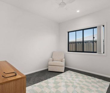 Spacious Family Home with Quality Finishes in a Sought-After Location - Photo 3