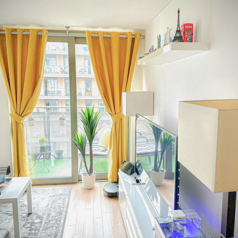 2 Bedroom Apartment For Rent - Photo 1