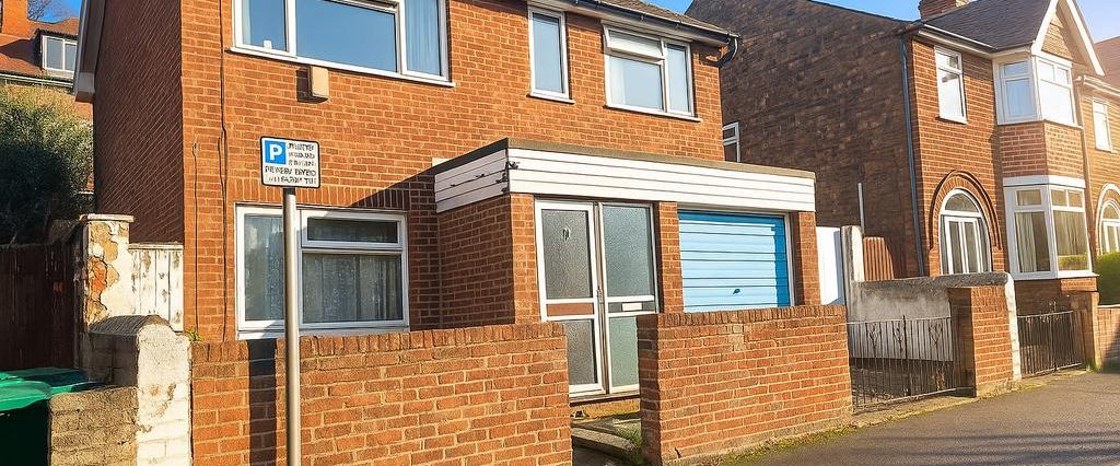 4 bedroom end of terrace house to rent - Photo 1