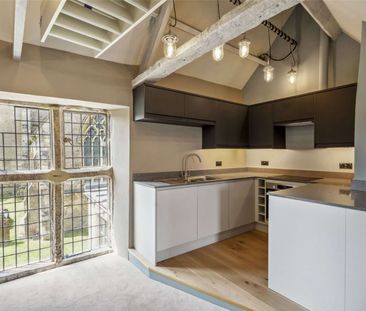 Superb Two Bedroom Flat in the Heart of Stow-on-the-Wold. - Photo 6