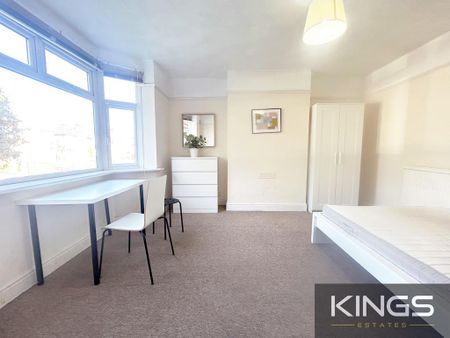 5 bedroom detached house to rent - Photo 3