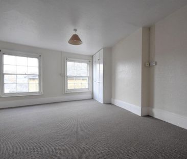 3 bedroom flat to rent - Photo 2