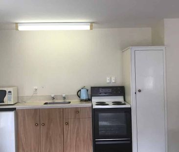 Riccarton Short term Furnished Bedsit Available - Photo 1