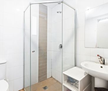 Rent Includes Water, Gas and Electricity - Photo 3