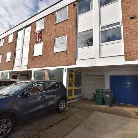 Cranbourne Close, Horley, RH6 - Photo 1