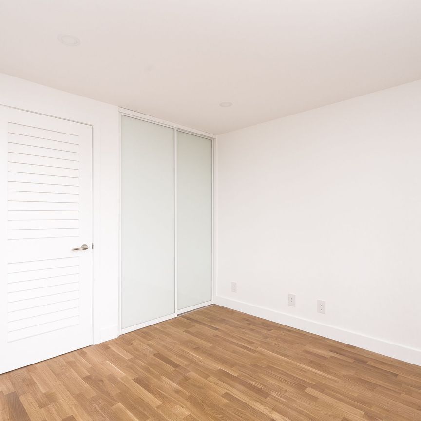 800 Richmond Street West - Photo 1