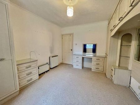 2 bedroom ground floor flat to rent - Photo 5