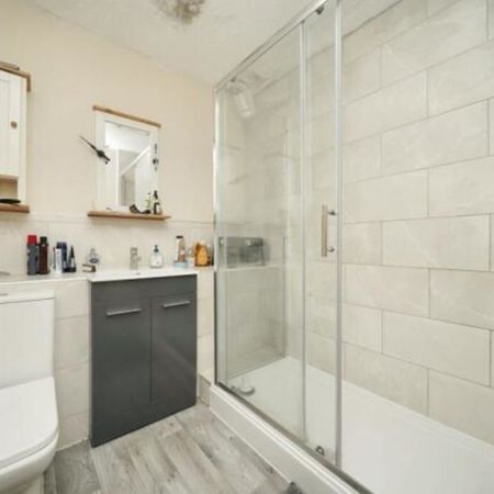 1 bedroom Property to rent - Photo 4