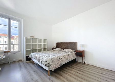 Location Appartement 3 pièces 84m² NICE 06300 - Photo 3