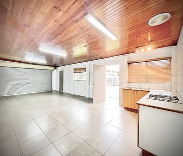 Beautiful Home in highly sought location of West Thomastown - Photo 3