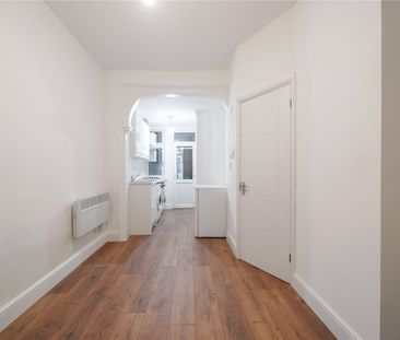 Victoria Road, N18, London - Photo 6