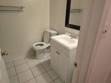 For Lease - 73 Fallingdale Crescent, Toronto, Ontario - Photo 4