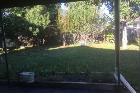 Spacious 4 bedroom house - Photo 5