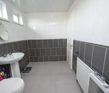 3 bedroom terraced house to rent - Photo 3