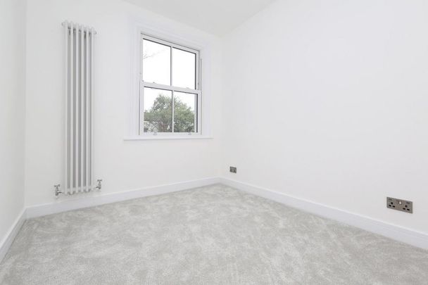 4 bedroom terraced house to rent - Photo 1