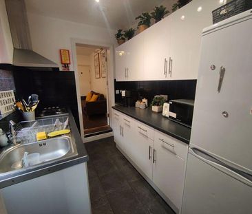 Mixed use to rent - Photo 2