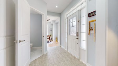 For Lease - 305 Clay stones Street, Newmarket, Ontario - Photo 2