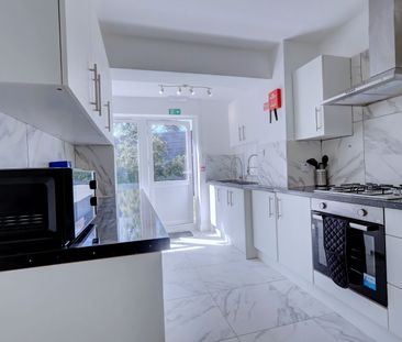 1 bedroom semi detached house to rent - Photo 4