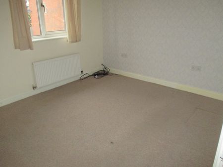 3 bed Town House - To Let - Photo 2