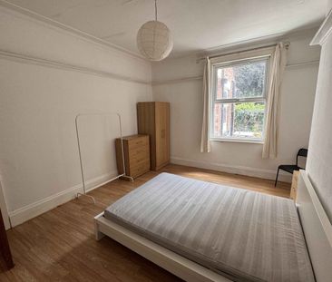 6 Bedroom Student Houses Leeds - Photo 4