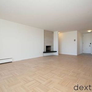 Kerrisdale | South facing & spacious 3 bed 2 bath w/ large balcony! - Photo 2