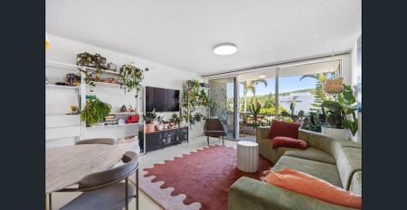 Beachside Bliss – Stylish 2-Bed Unit Opposite Tallebudgera Surf Club - Photo 2