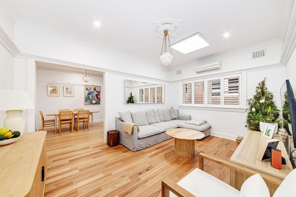 Beautiful Updated Art Deco Apartment - Photo 1