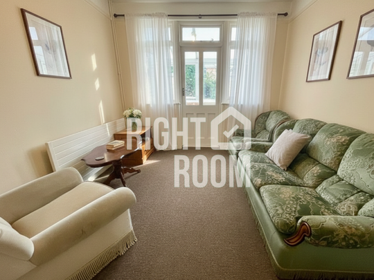 Warren Crescent, Southampton - Photo 1