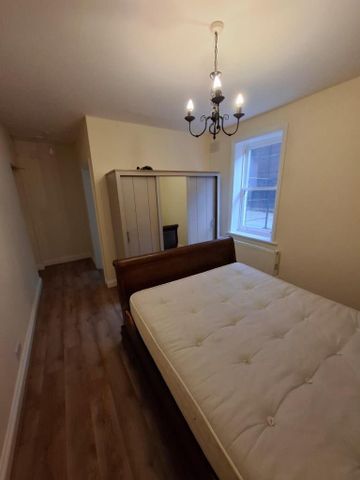 3 bedroom flat to rent - Photo 5