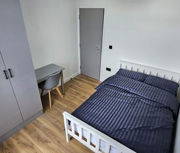 Room 3, Grovehall Drive, Leeds, LS11 7LN - Photo 2