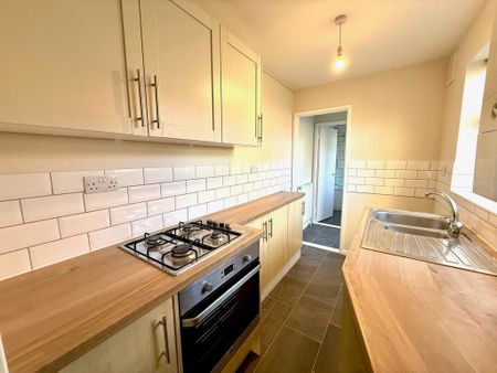 2 bedroom end of terrace house to rent - Photo 3