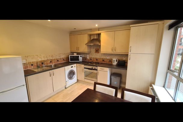 2 Bed Flat, Royal Victoria Court, NG7 - Photo 1