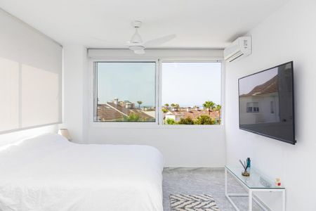 Luxury Townhouse for rent in Estepona, Spain - Photo 2