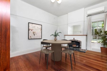 Timeless Art Deco Charm with Generous Indoor–Outdoor Living - Photo 2