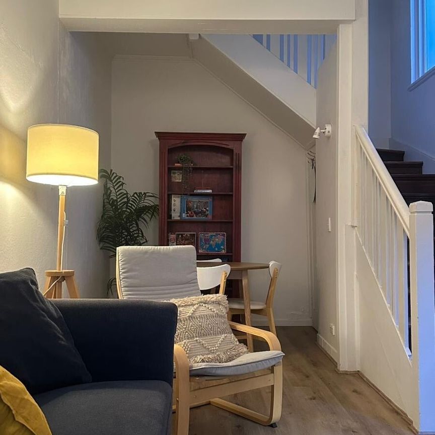 Caulfield North - Photo 1