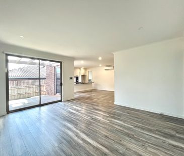 Stunning Four-Bedroom Townhouse in the Heart of Oakleigh East - Photo 1