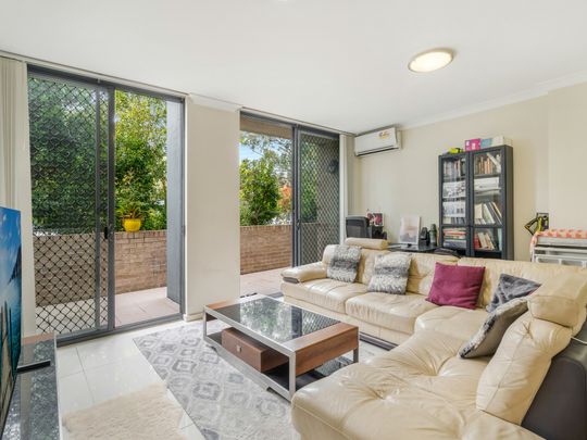 Spacious 2-Bedroom Ground Floor Unit for Rent - Photo 1