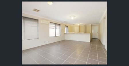 Lovely Low Maintenance Villa In Secret Harbour! Close to the Beach! - Photo 2