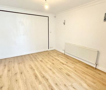 4 bedroom detached house to rent - Photo 4