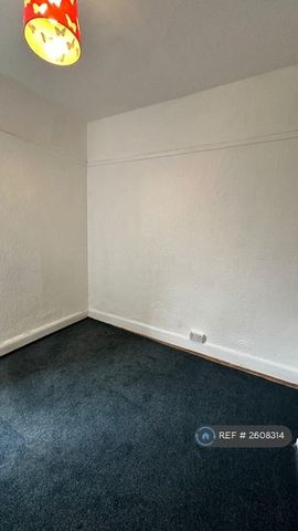 1 bedroom in a flat share to rent - Photo 3