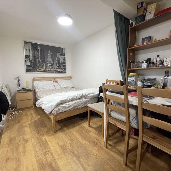 Studio to rent - Photo 1
