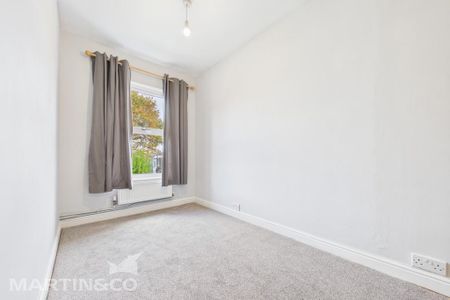 2 bedroom end of terrace house to rent - Photo 5