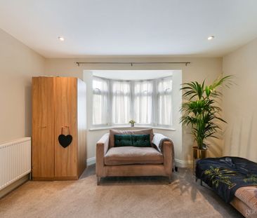 Dalton Avenue, Mitcham, CR4 - Photo 1